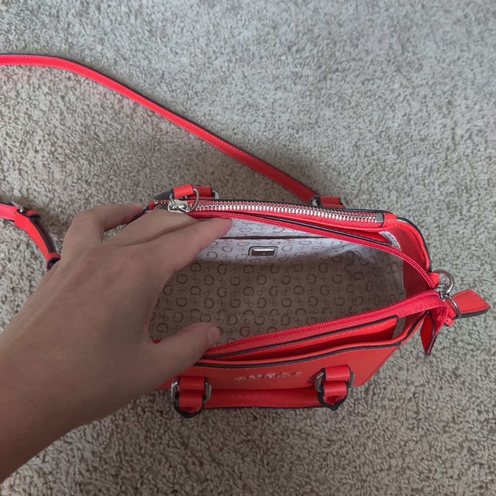 NEW Guess Purse 👛👜 - Picture 8 of 8